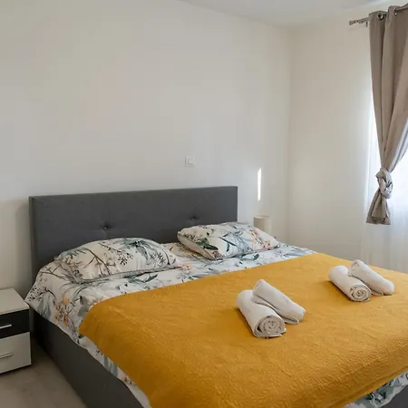 Appartement Two-bedroom Rea In *