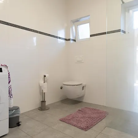 Two-bedroom Rea In