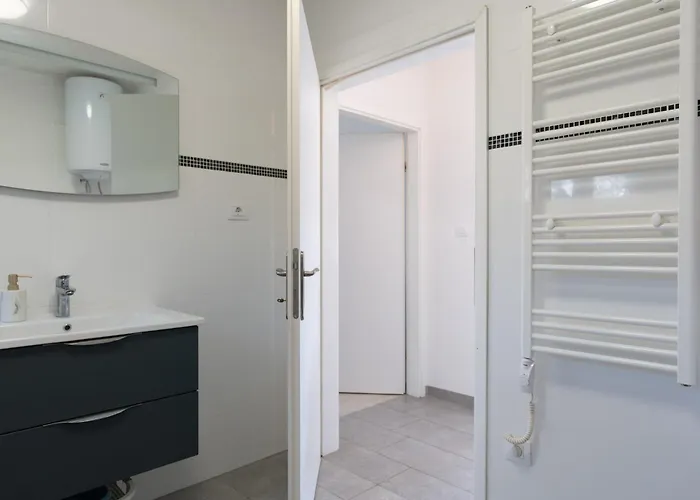 Appartement Two-bedroom Rea In *