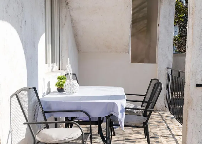 Two-bedroom Rea In Appartement Rovinj