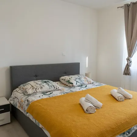 Apartment Two-bedroom Rea In *