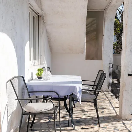 Two-bedroom Rea In Apartman Rovinj