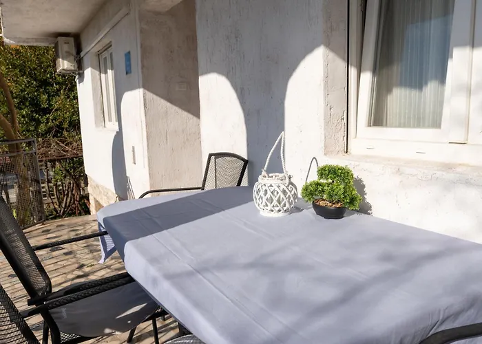 Two-bedroom Rea In Apartment