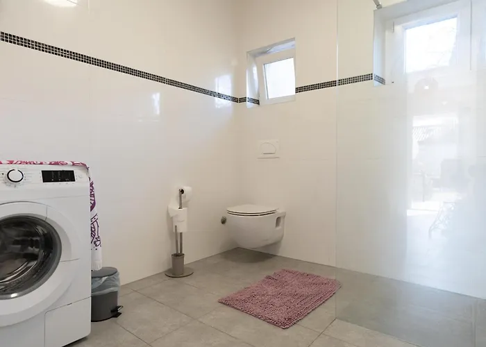 Two-bedroom Rea In